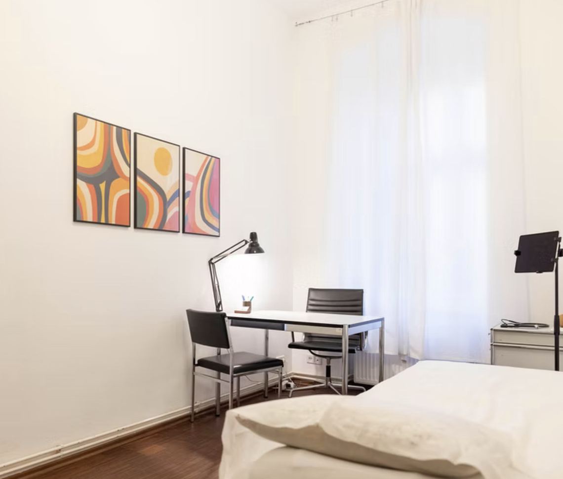 Moderner Behandlungsraum der Osteopathie-Praxis in Berlin Prenzlauer Berg